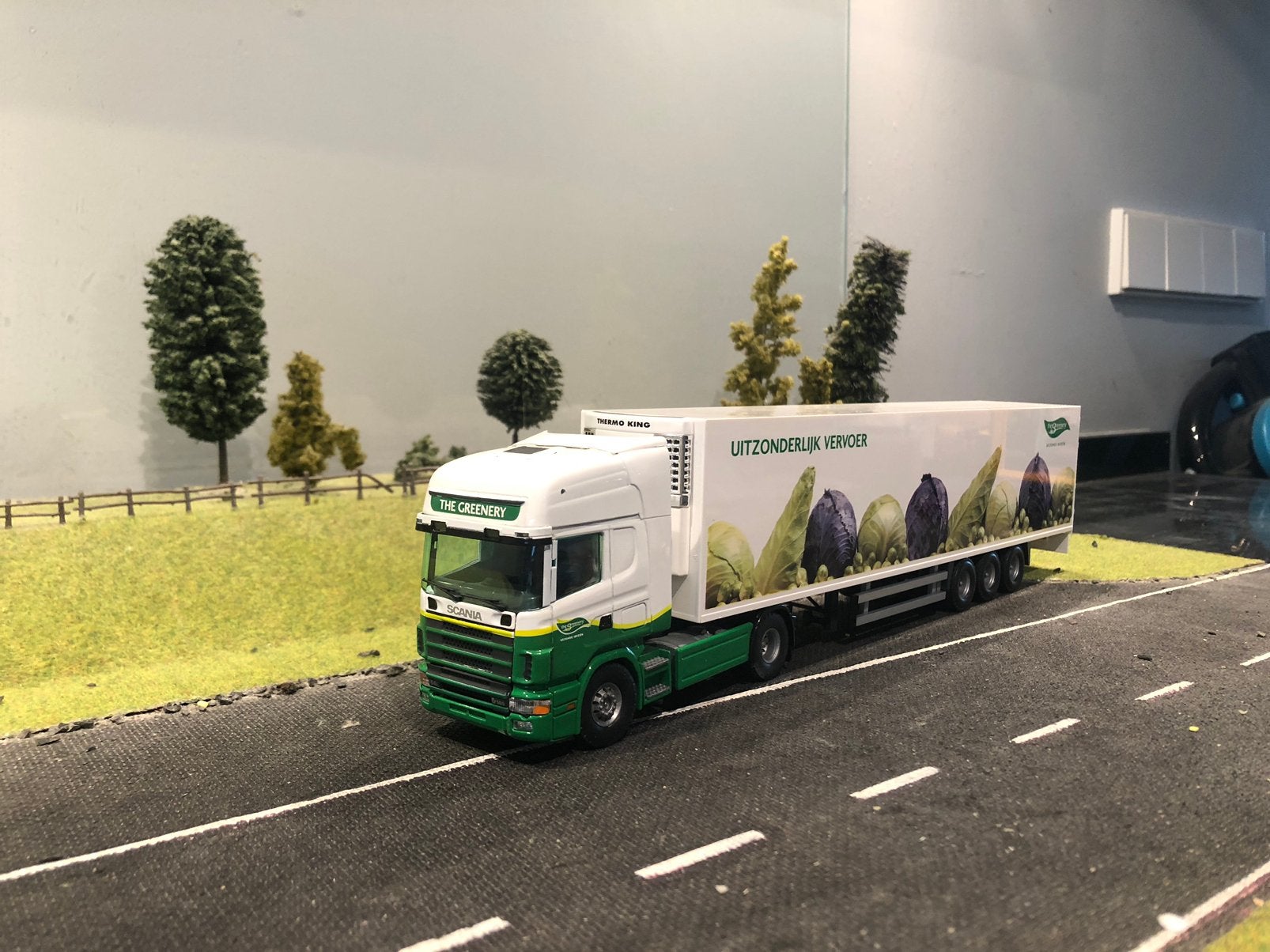 Scania 124 met koeloplegger van Dijco - Greenery, Hobby en Vrije tijd, Modelauto's | 1:50, Ophalen of Verzenden, Zo goed als nieuw