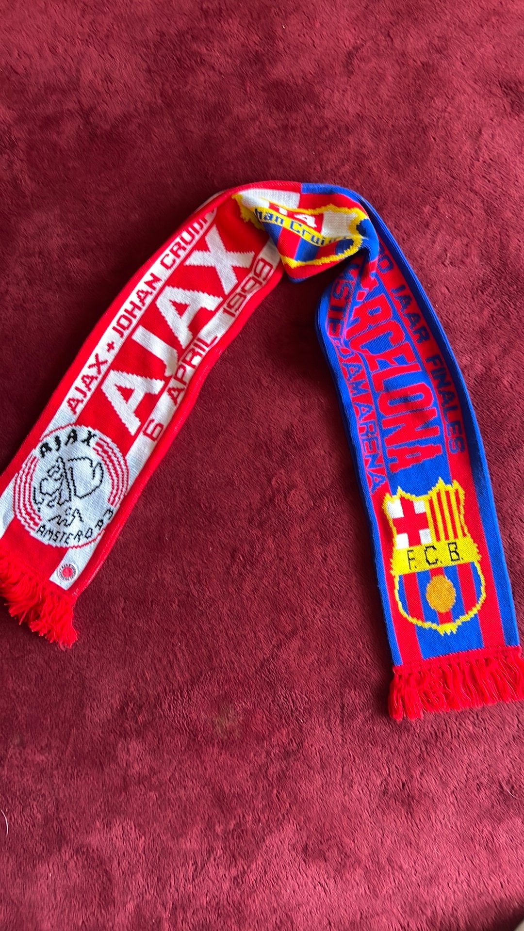 JOHAN CRUIJFF AJAX BARCELONA sjaal 30 jaar finales, Verzamelen, Sportartikelen en Voetbal, Ophalen of Verzenden, Zo goed als nieuw