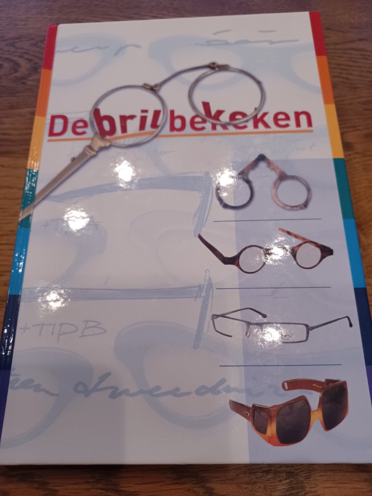 De bril bekeken - Boek over de geschiedenis van brillen, Ophalen of Verzenden, Zo goed als nieuw, Overige onderwerpen, Onbekend