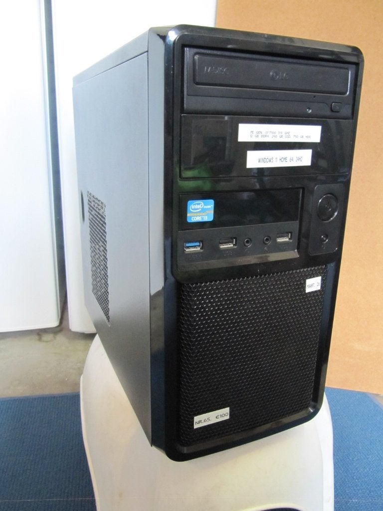 (Nr.65)7e Gen.Intel Core i3-7100. 3,9 Ghz.12 Gb,240SSD,500HD, Ophalen of Verzenden, Zo goed als nieuw
