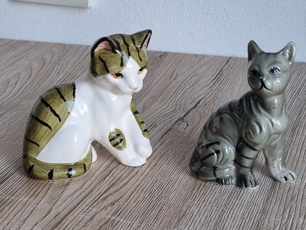2 Mooie Vintage Gestreepte Kat Poezen Porselein Bone China, Verzenden, Gebruikt, Dier