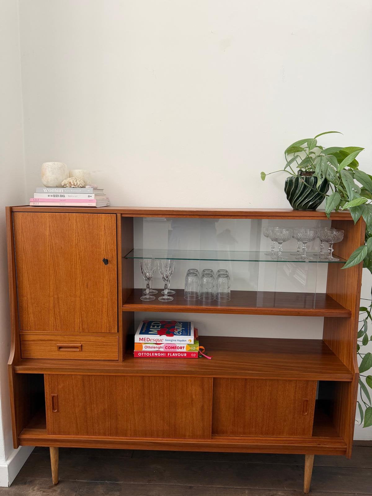 Deens design mid-century sideboard / vitrinekast / wandkast, Huis en Inrichting, Kasten | Vitrinekasten, Ophalen, Teakhout, Zo goed als nieuw