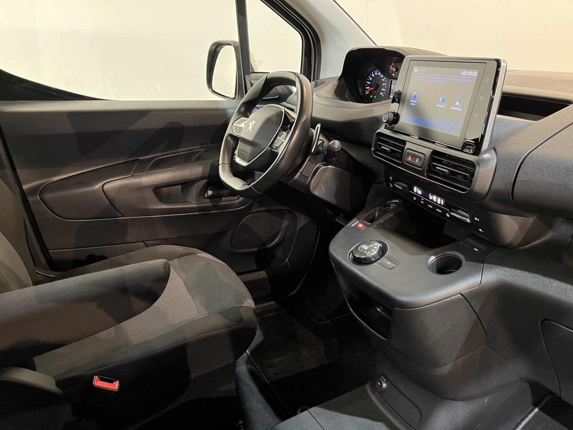 Peugeot Partner 1.5 BlueHDI Long 130 PK Automaat / Servicebu, Auto's, Stof, Gebruikt, 4 cilinders, Met garantie (alle)
