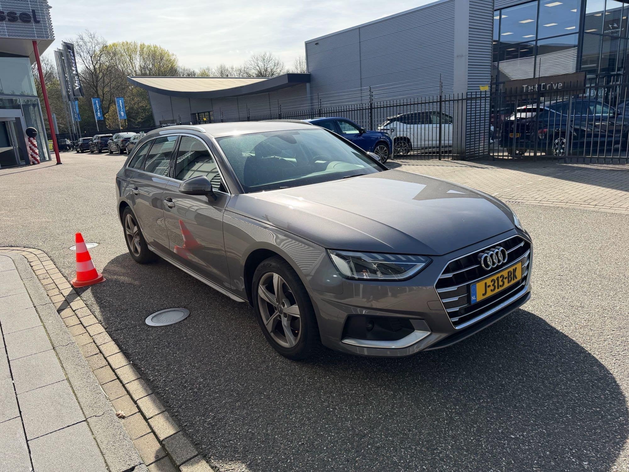 Audi A4 Avant 35 TFSI Launch edition Business 150 PK | Autom, Auto's, Audi, 12 maanden, Stof, Gebruikt, 4 cilinders