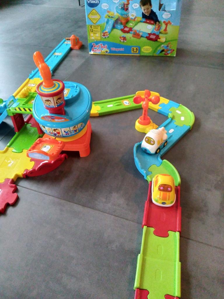 VTech Toet Toet Auto's Vliegveld met extra uitbreiding, Ophalen
