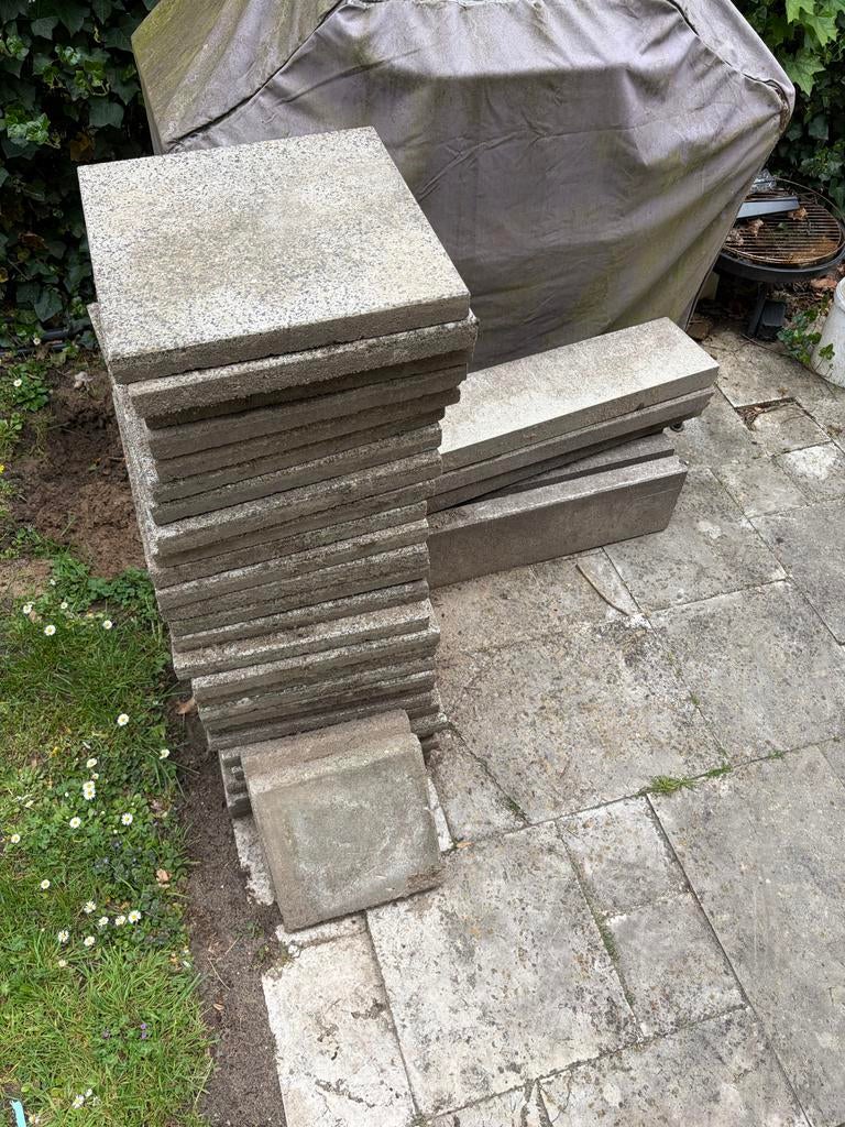 Gebruikte terrastegels van beton + bandjes gratis ophalen, Tuin en Terras, Ophalen, Gebruikt, 10 m² of meer, Beton