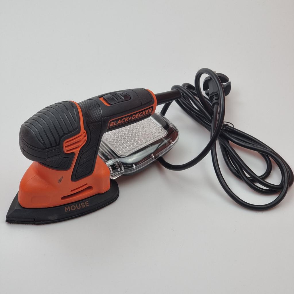 Black & Decker Schuurmachine KA2000 | In Nette Staat, Black en Decker, Zo goed als nieuw, Support@blackendecker.com, 701 E. Joppa Road
Towson, MD 21286
USA
