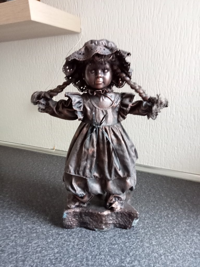 Vintage bronzen pop met vlechtjes1, Ophalen of Verzenden, Gebruikt, Pop