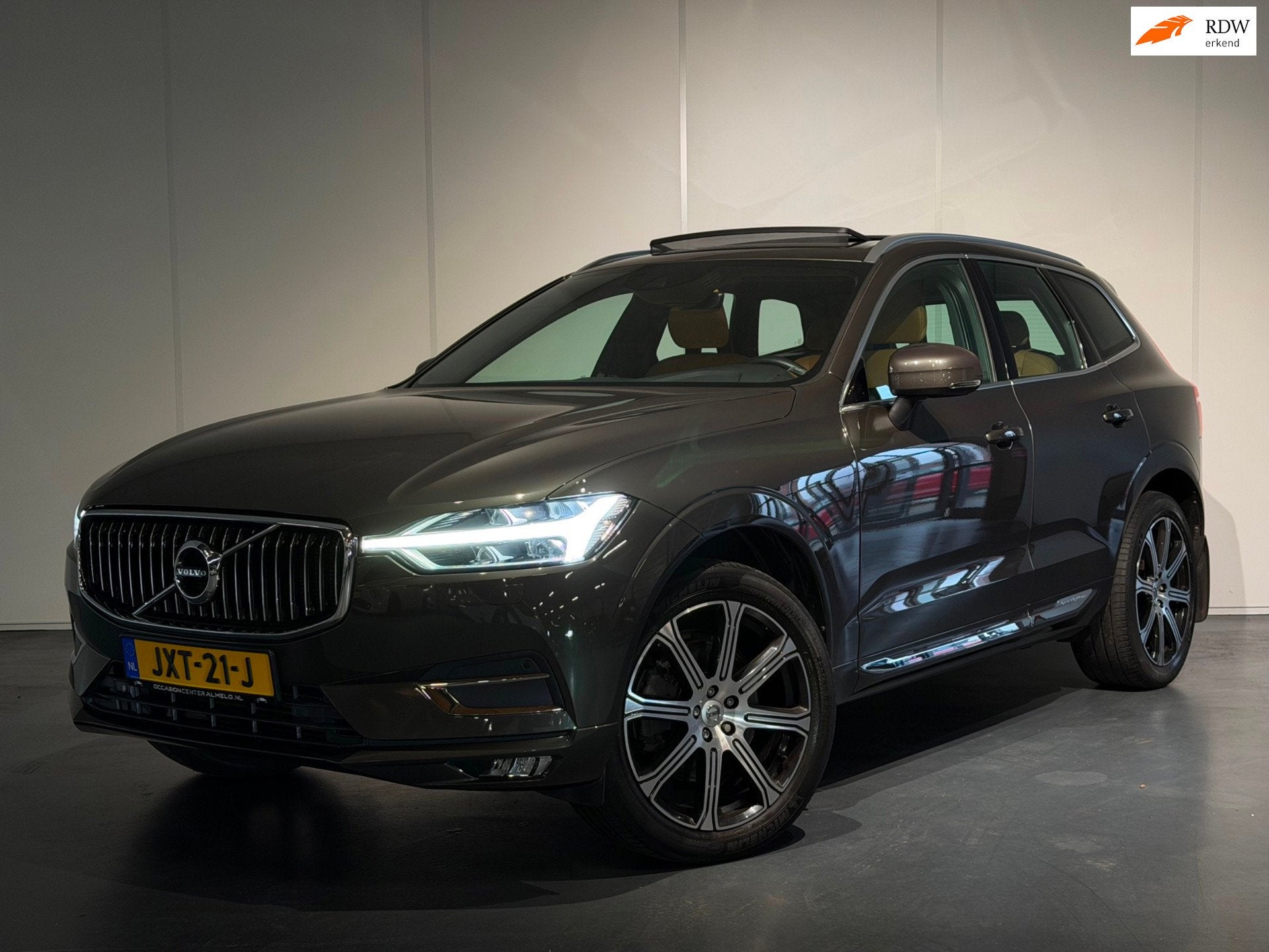 Volvo XC60 2.0 T5 Inscription AUT /Virtual/PANO/Keyless/Clim, Auto's, Dealer onderhouden, Gebruikt, Euro 6, 4 cilinders