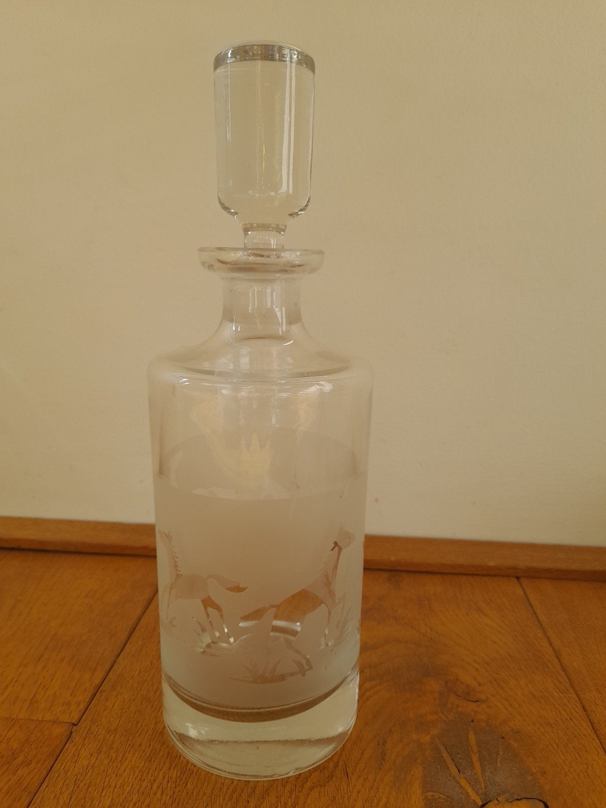 Glazen fles met afgebeelde bewegende paarden, Antiek en Kunst, Ophalen