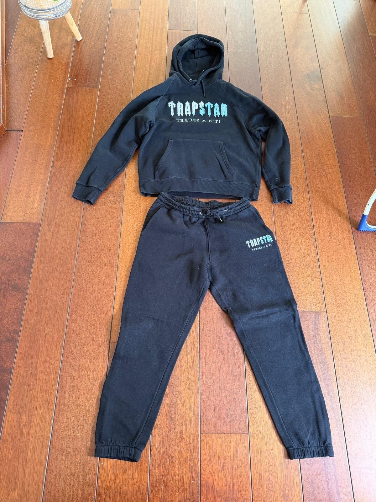 Trapstar trainingspak XL - Zo goed als nieuw, Kleding | Heren, Sportkleding, Ophalen, Zwart, Maat 56/58 (XL), Zo goed als nieuw