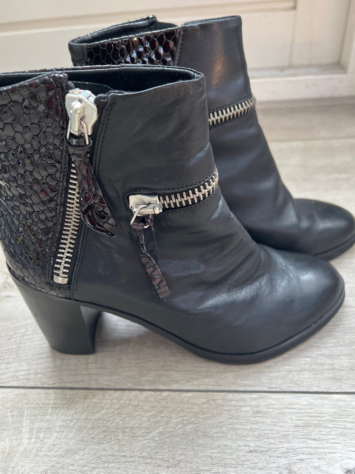 Manon Tilstra by Tango Shoes Zwarte Enkellaarzen Maat 41, Zwart, Lage of Enkellaarzen, Ophalen of Verzenden, Zo goed als nieuw