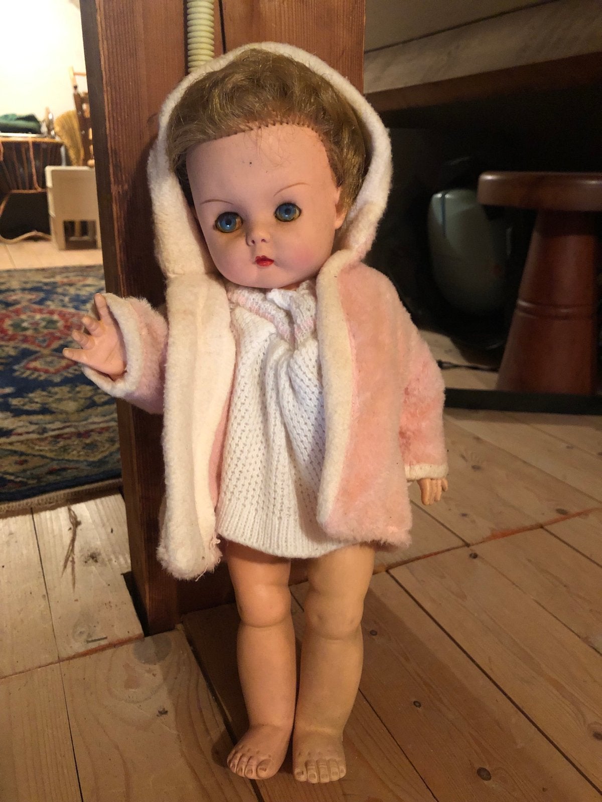 Vintage pop met roze jasje en witte jurk, Verzamelen, Ophalen of Verzenden, Gebruikt, Pop