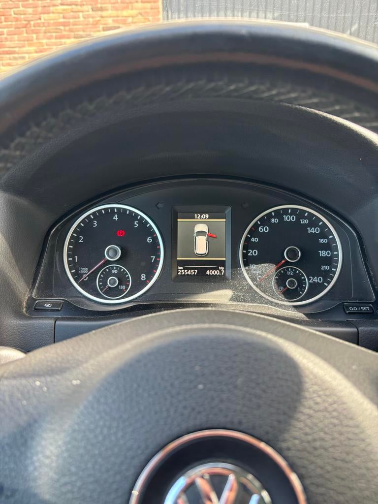 Volkswagen Tiguan 1.4 TSI 118KW BMT 2012 Wit, Auto's, Volkswagen, Euro 5, 15 km/l, 1800 kg, Zwart