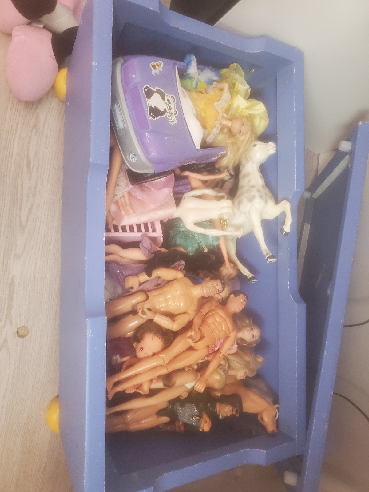 Grote kist vol Barbies, Kens, poppen, auto en accessoires, Ophalen, Gebruikt, Overige typen