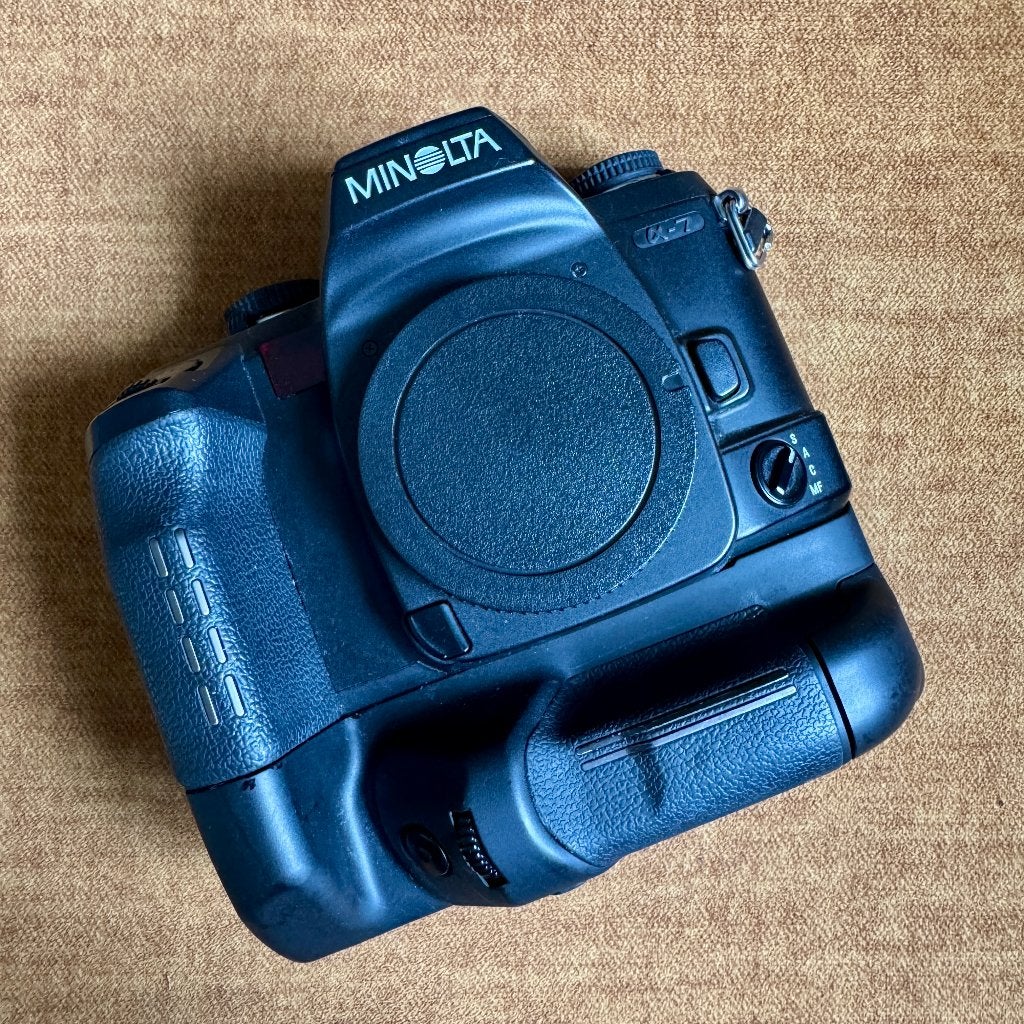 Minolta α-7 / Dynax 7 + VC-7 grip | Japanse body, Ophalen of Verzenden, Gebruikt, Spiegelreflex, Minolta