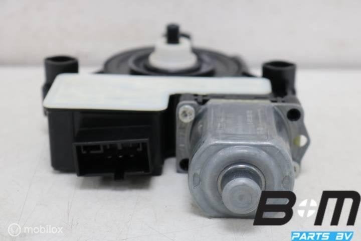 Raammotor linksachter VW Tiguan 5NA 5Q0959811E, Gebruikt