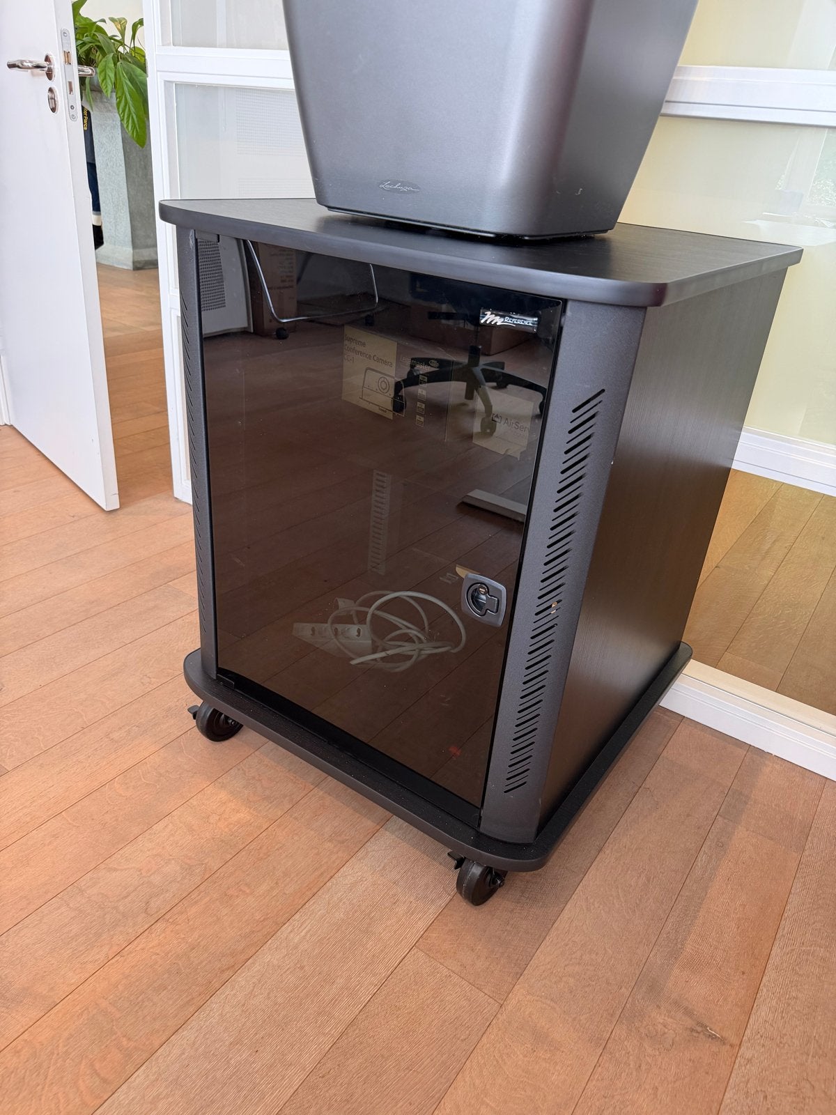 Sapphire STRV102D AV-rack 18U 19 inch op wielen, Ophalen of Verzenden, Gebruikt, Video