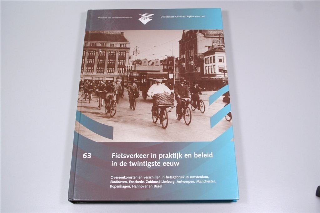 Fietsverkeer 20e eeuw — Praktijk & Beleid — Als nieuw, Ophalen of Verzenden, Zo goed als nieuw, Tractor en Landbouw