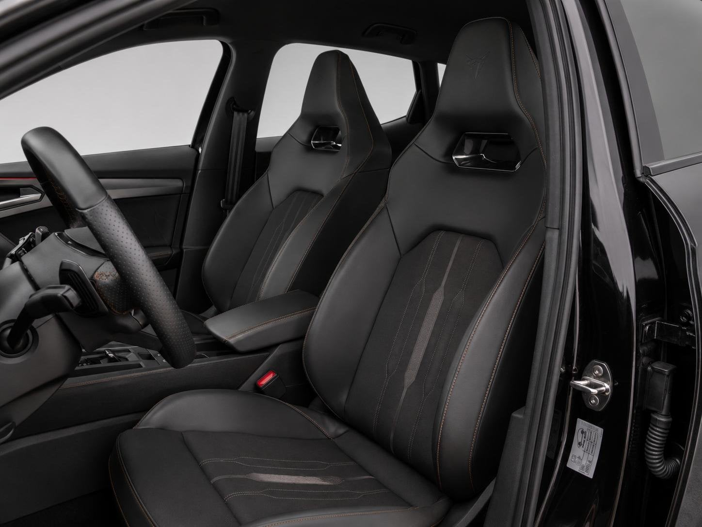 CUPRA Formentor 1.4 e-Hybrid 245 pk|Performance|Boost|Carbon, Auto's, Stof, Gebruikt, 4 cilinders, Automatische klimaatregeling