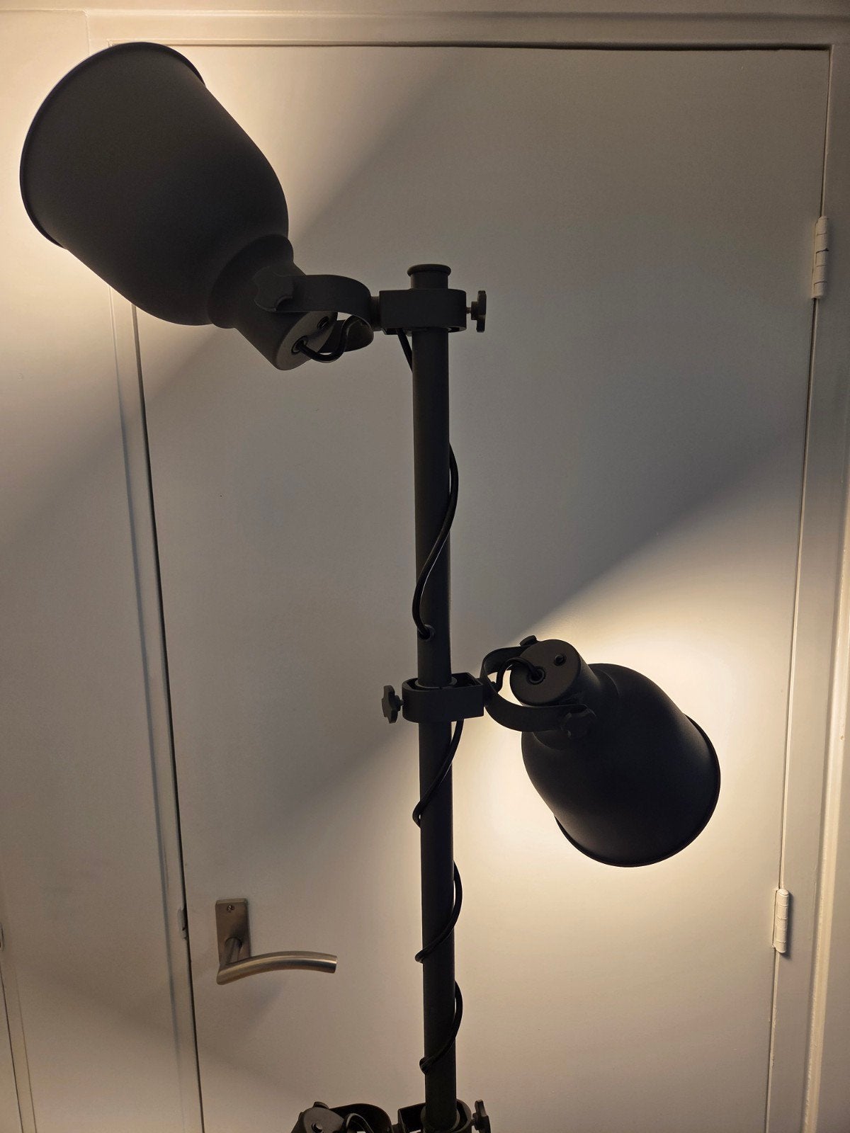 Grijze IKEA vloerlamp met 3 verstelbare spots, Ophalen, Gebruikt, E14 (klein), Metaal