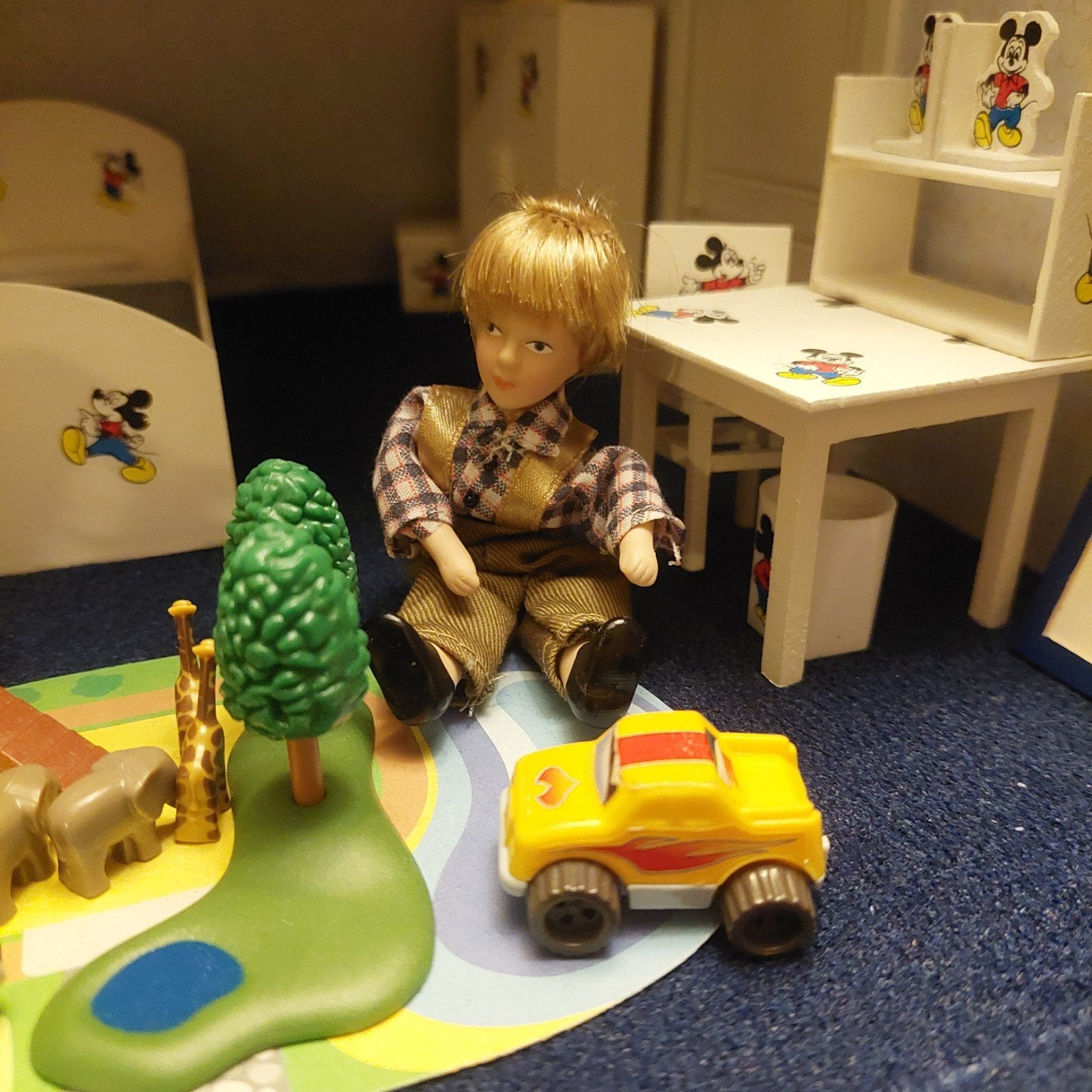 auto voor poppenhuis, Ophalen of Verzenden, Zo goed als nieuw, Poppenhuis