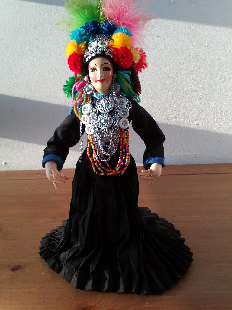Mooie vintage handgemaakte pop uit Thailand 24 cm.