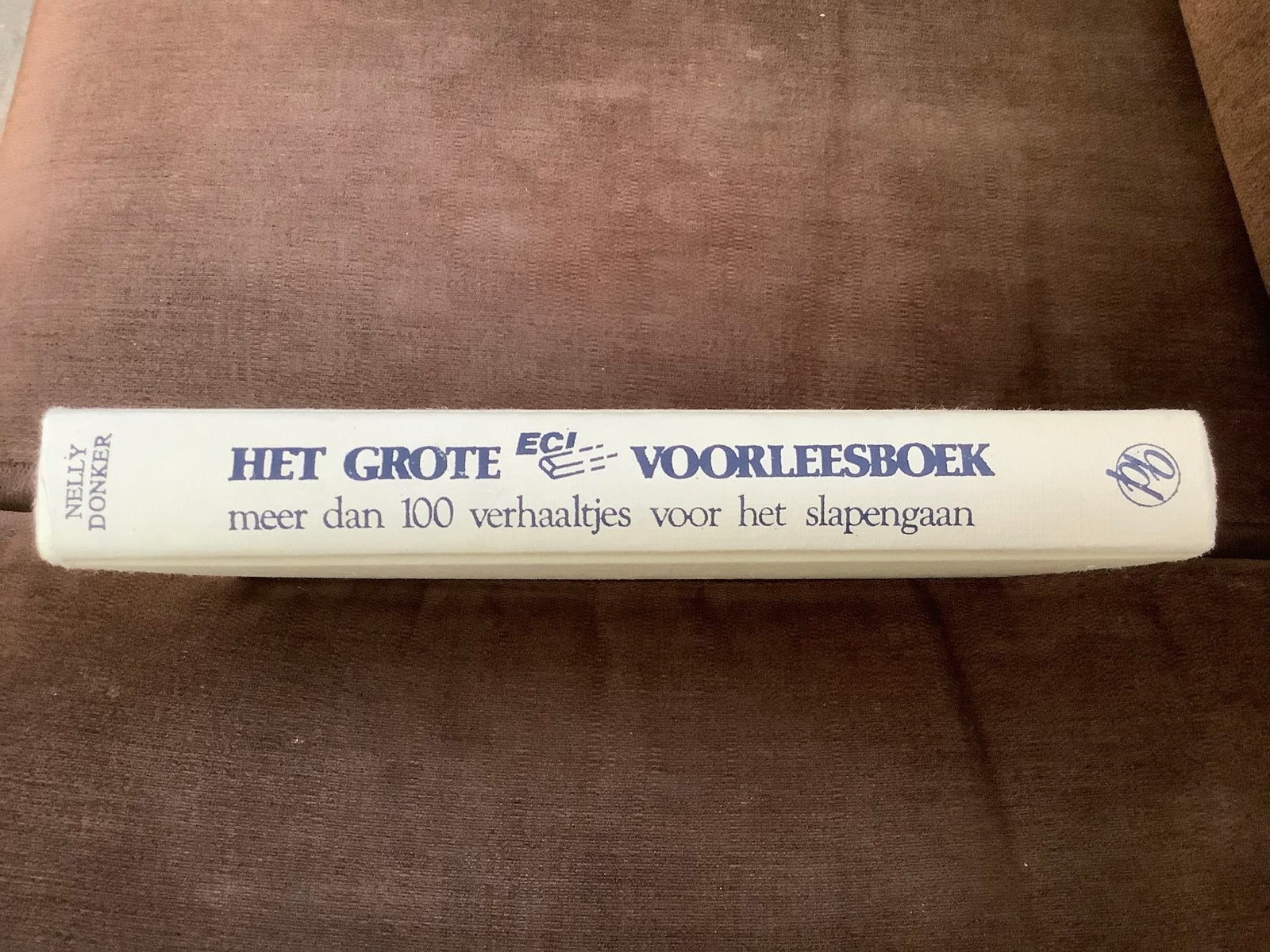 Het Grote Voorleesboek - Meer dan 100 verhaaltjes uit 1983, Boeken, Ophalen of Verzenden, Gelezen, Fictie algemeen