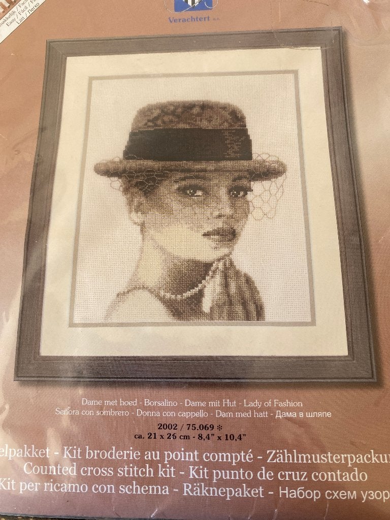 BORDUURPAKKET DAME MET BORSALINO HOED VINTAGE 2002, Verzenden, Zo goed als nieuw, Handborduren, Borduurpakket