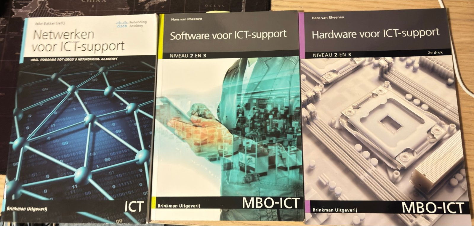 ICT boeken (3 stuks) - Zo goed als nieuw, Ophalen of Verzenden, Zo goed als nieuw, Besturingssystemen