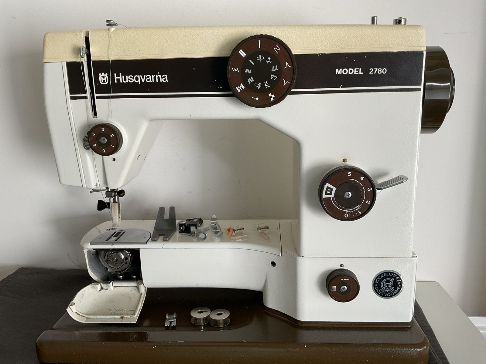 HUSQVARNA elek. naaimachine type 2780  (reserve onderdelen), Hobby en Vrije tijd, Naaimachines en Toebehoren, Ophalen, Gebruikt