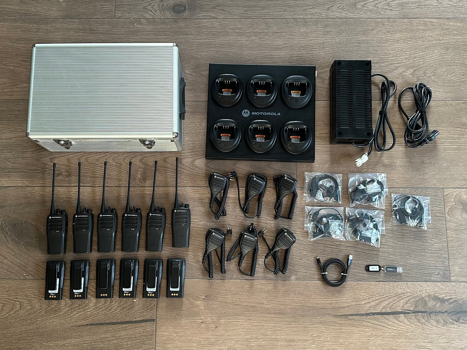 6x Motorola DP1400 (UHF) - complete set met 6-vaks lader, 15 km of meer, Ophalen of Verzenden, Zo goed als nieuw, Portofoon of Walkie-talkie