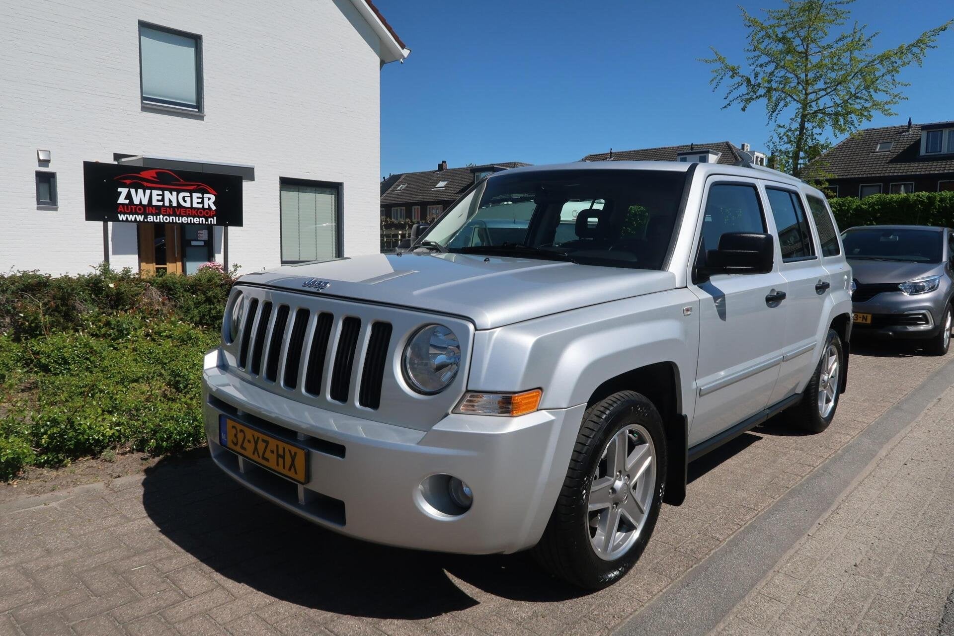 Jeep Patriot 2.4 Limited AUT TREKHAAK|LEDER|1E EIGENAAR|PDC|, Auto's, Jeep, Automaat, 450 kg, Gebruikt, Zwart