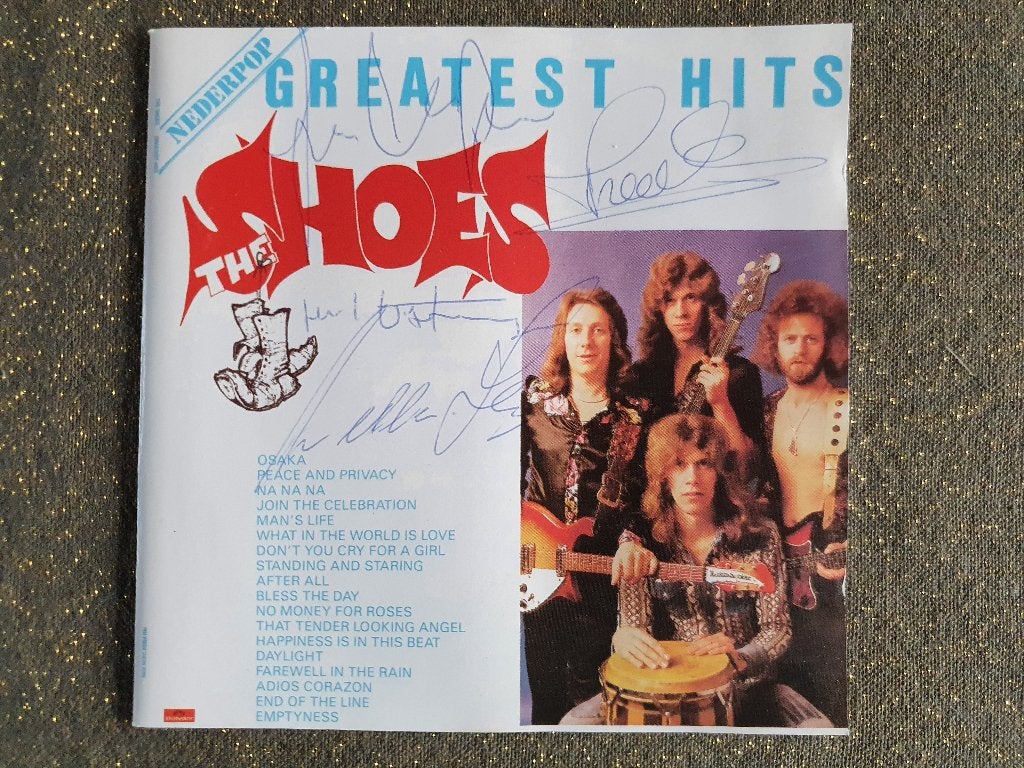 The Shoes handtekeningen op CD 'Greatest hits' Nederbeat, Verzamelen, Ophalen of Verzenden, Gebruikt, Cd of Plaat, Gesigneerd