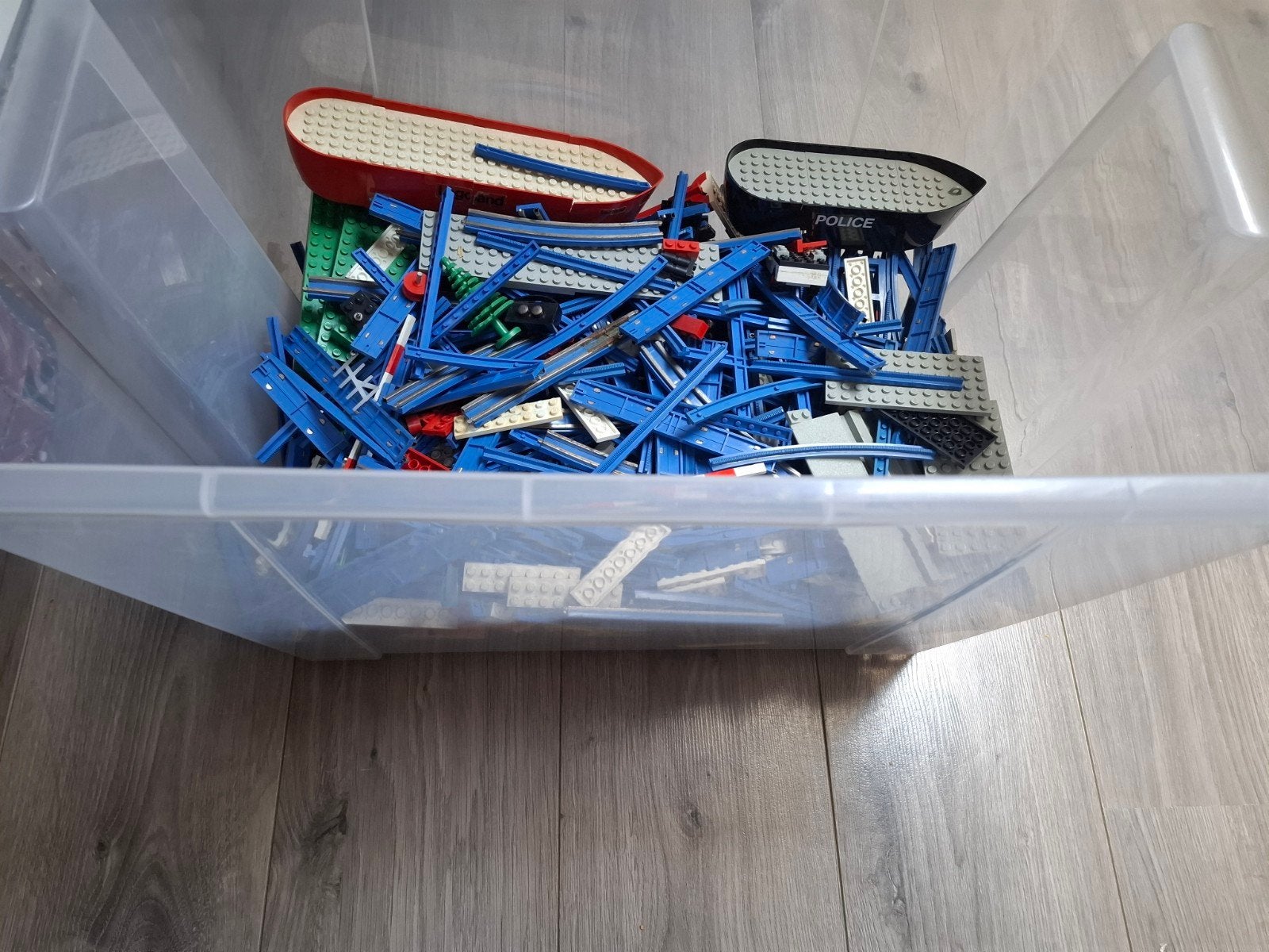 Bak  met 12v  trein Lego, Ophalen, Gebruikt