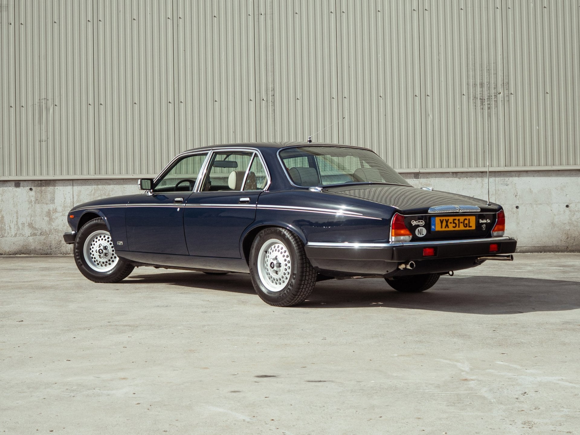 Daimler Double SiX 6.0 V12 318PK (1990) | 126.752 km | NL-au, Auto's, Overige Auto's, Automaat, Gebruikt, Beige, 12 cilinders