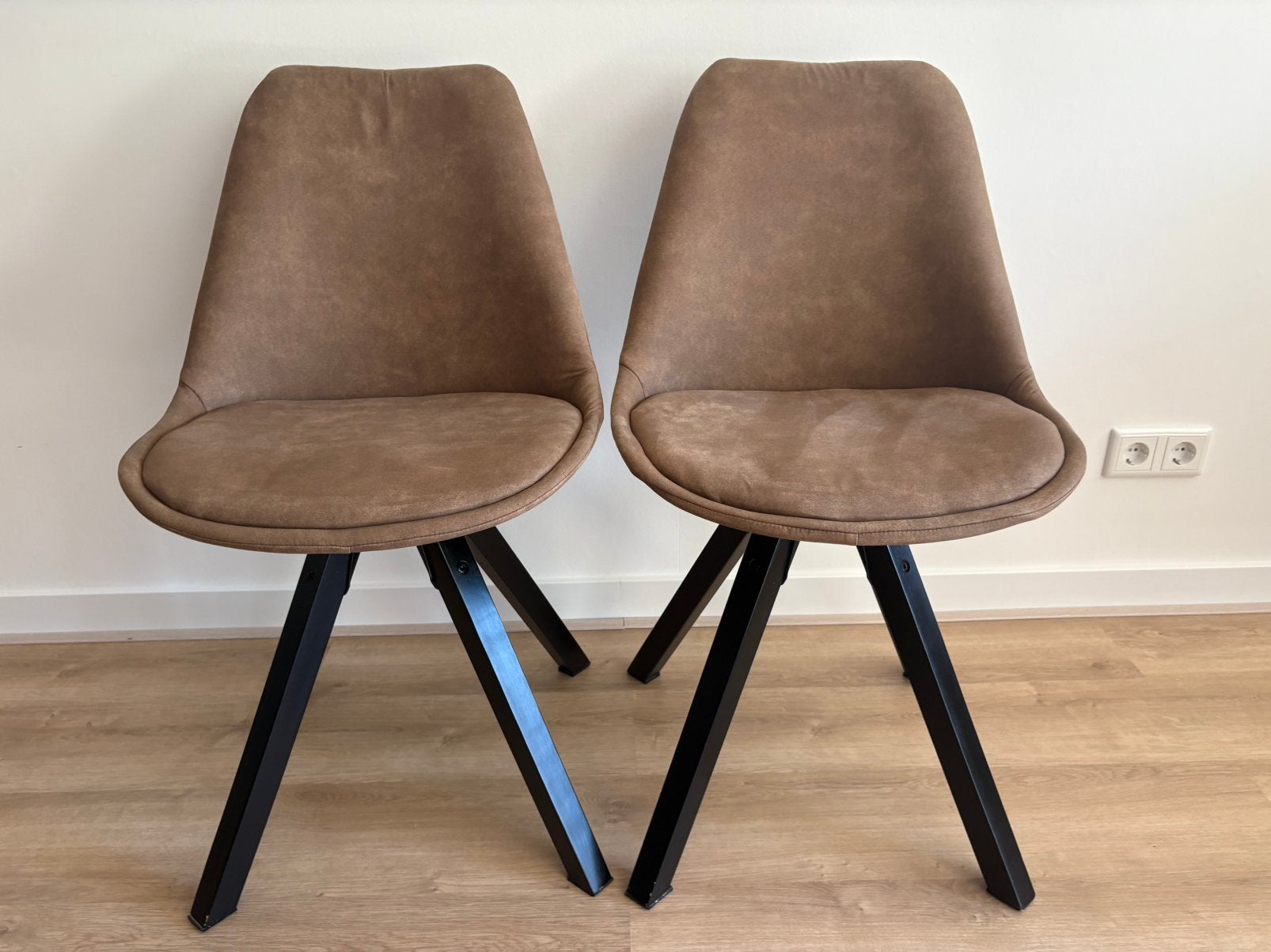 2 Prachtige beige bruine Senja stoelen, Huis en Inrichting, Stoelen, Ophalen, Twee, Zo goed als nieuw, Stof