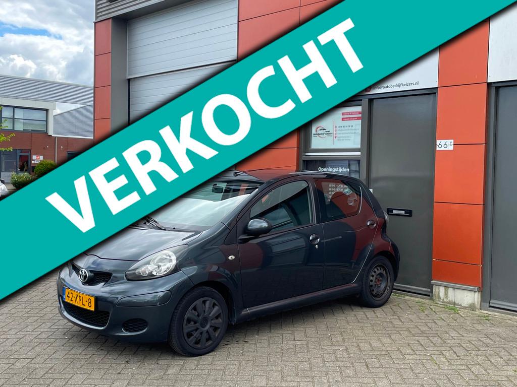 Toyota Aygo 1.0-12V Comfort APK AIRCO CNTRL ELEK RAMEN, Voorwielaandrijving, Gebruikt, 4 stoelen, 68 pk