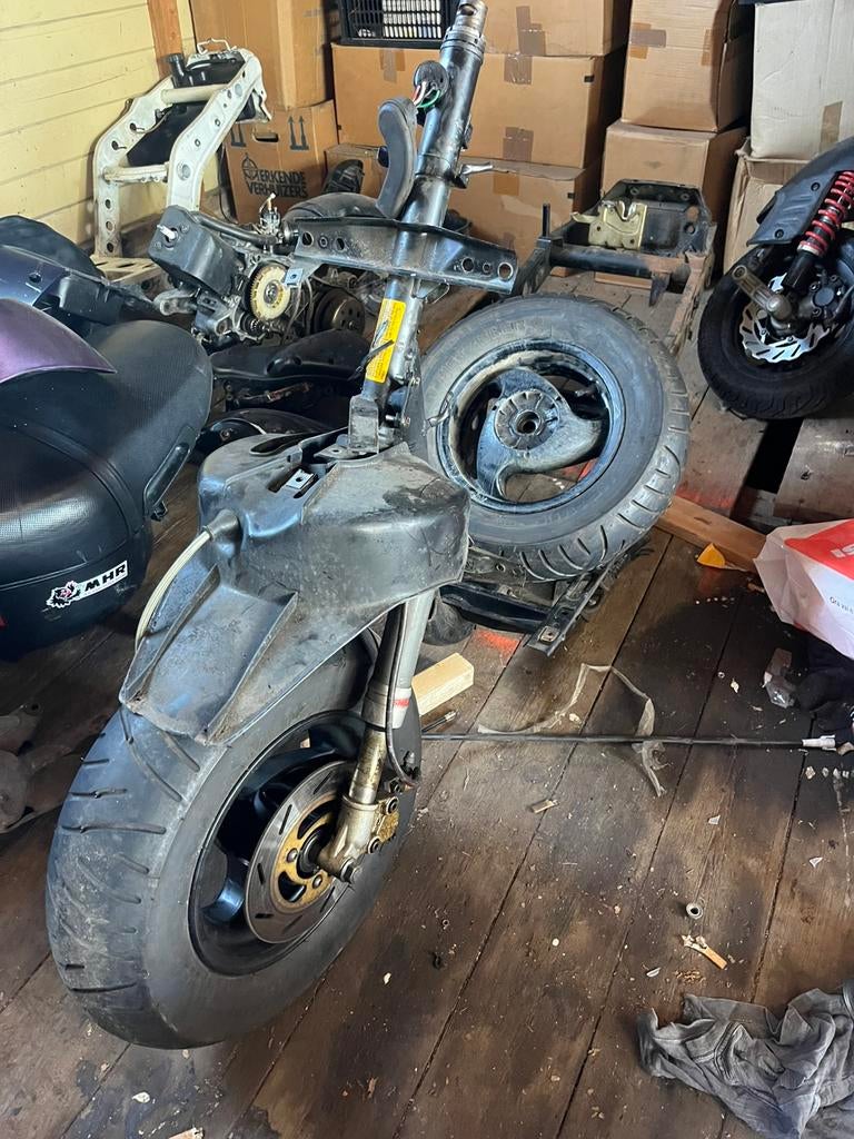 Typhoon 125 frame, Ophalen, Zo goed als nieuw, Overige typen