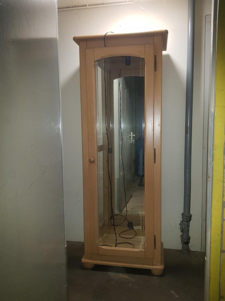 Oud Eiken Vitrinekast met lamp en glasplaten, Ophalen, Oorspronkelijke maker, Overige typen, Zo goed als nieuw