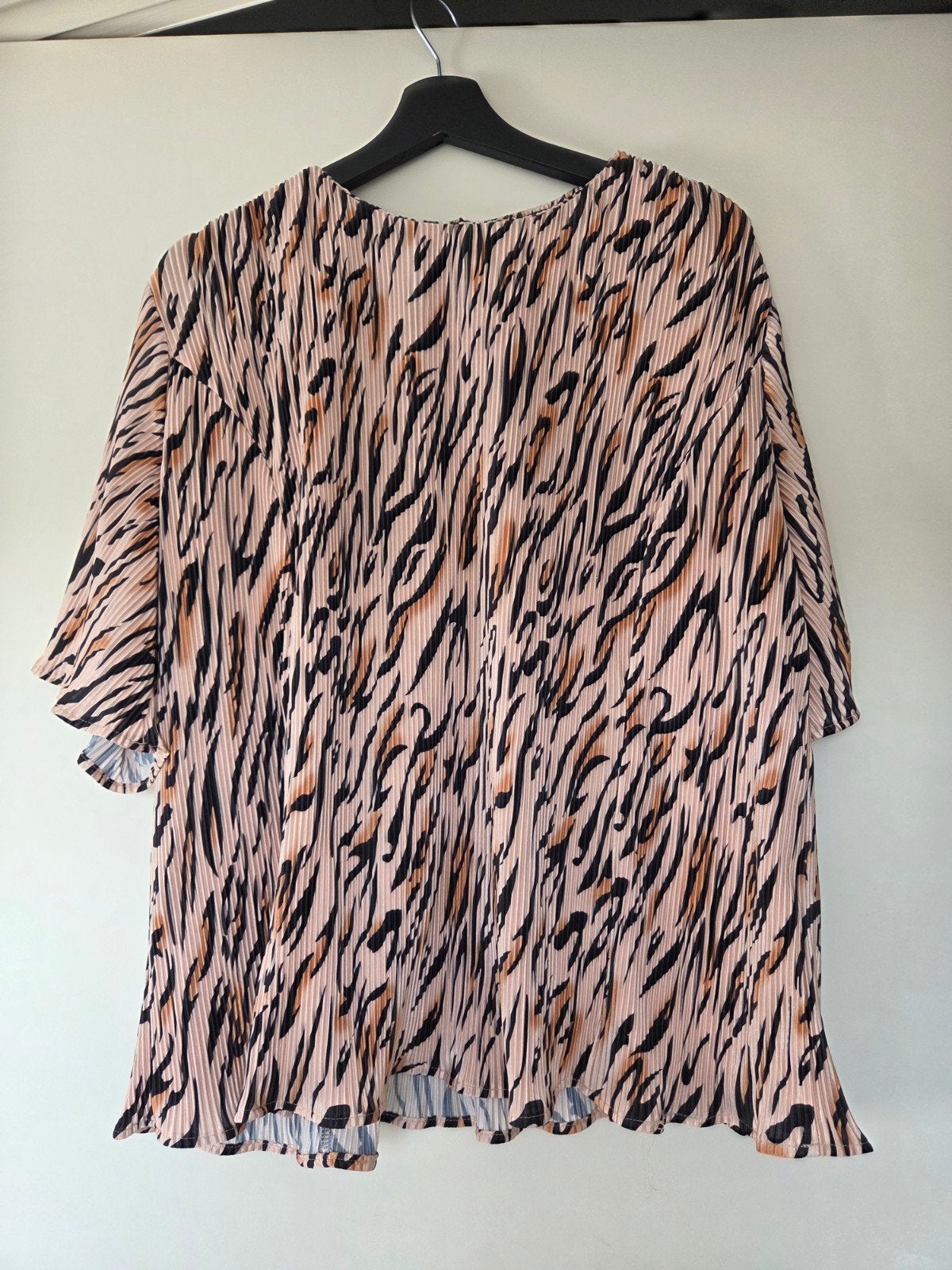 Guts en Gusto roze/Zwart/Oranje Plissé Top met Tijgerprint, Meerkleurig, Maat 42/44 (L), Ophalen of Verzenden, Korte mouw