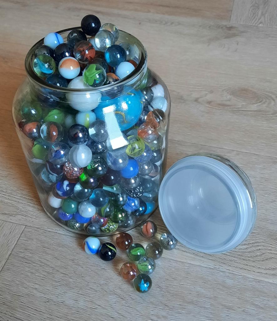 Grote pot vol met diverse knikkers, Ophalen, Gebruikt, Jongen of Meisje