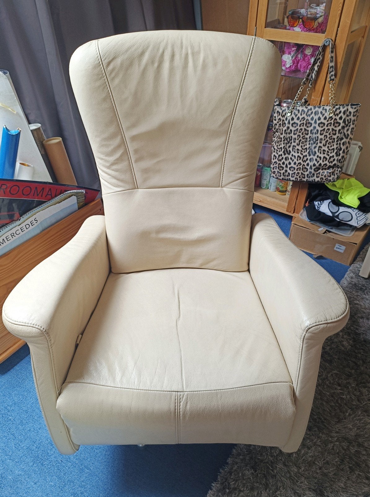Comfortabele beige leren fauteuil met draaivoet, Ophalen, Gebruikt, Modern comfort, 75 tot 100 cm