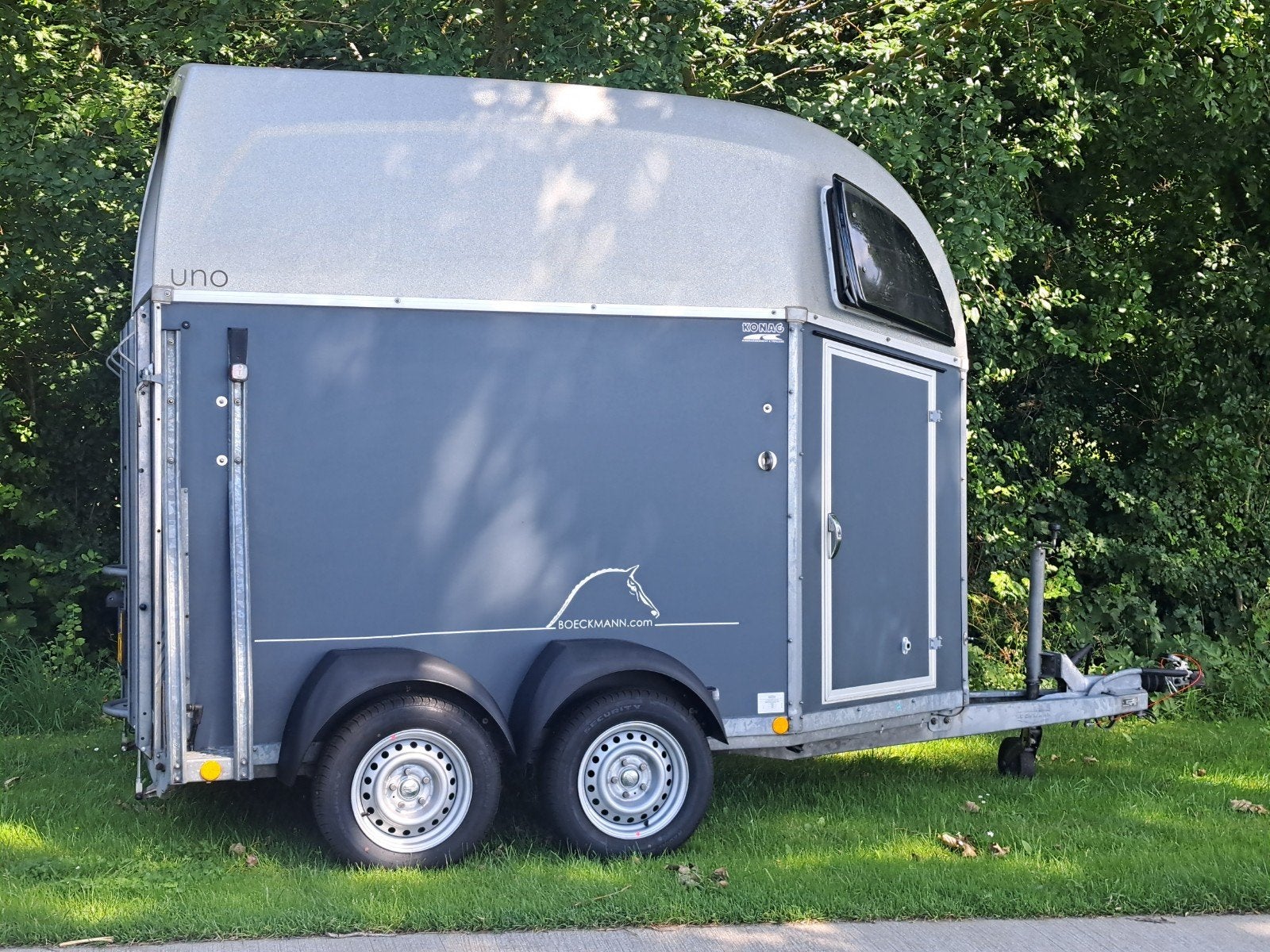 KEURIGE 1.5 PAARDSTRAILER MET ALUMINIUM BODEM EN ZADELKAMER, Auto diversen, Aanhangers en Bagagewagens, Ophalen, Zo goed als nieuw