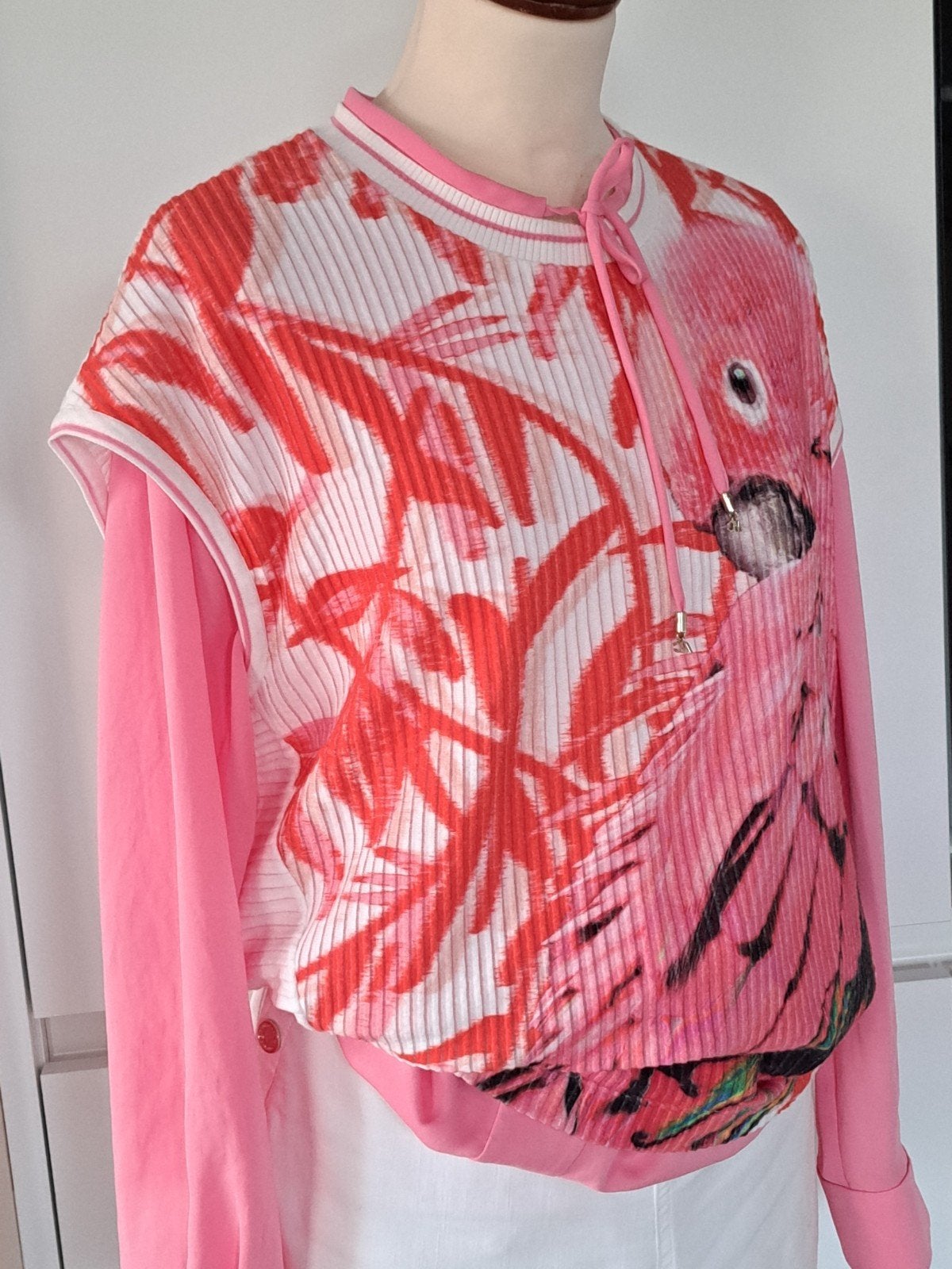 Marc Cain Spencer met papegaai print - Maat N3 (M), Maat 38/40 (M), Marc Cain, Ophalen of Verzenden, Zo goed als nieuw