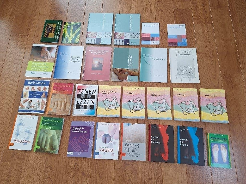 PEDICURE STUDIE / CURSUSBOEKEN, Diensten en Vakmensen, Schoonheidsspecialisten | Pedicure, Nagelverzorging, Voetmassage, Voetverzorging