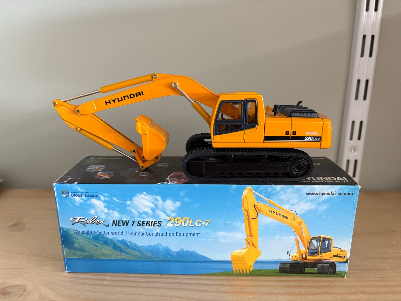 Hyundai R290LC-7 Graafmachine Model 1:50, Ophalen of Verzenden, Zo goed als nieuw, Hijskraan, Tractor of Landbouw, Overige merken