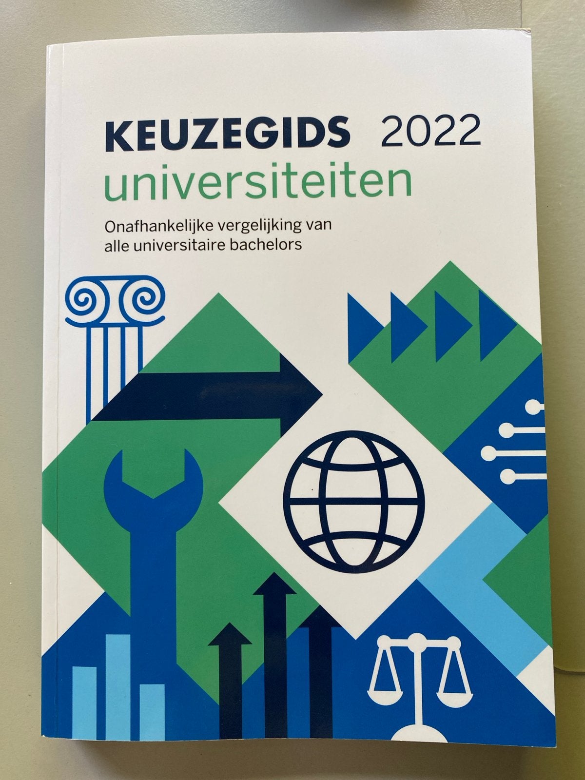 Keuzegids Universiteiten 2022 - Onafhankelijke vergelijking, Ophalen of Verzenden, Zo goed als nieuw, WO