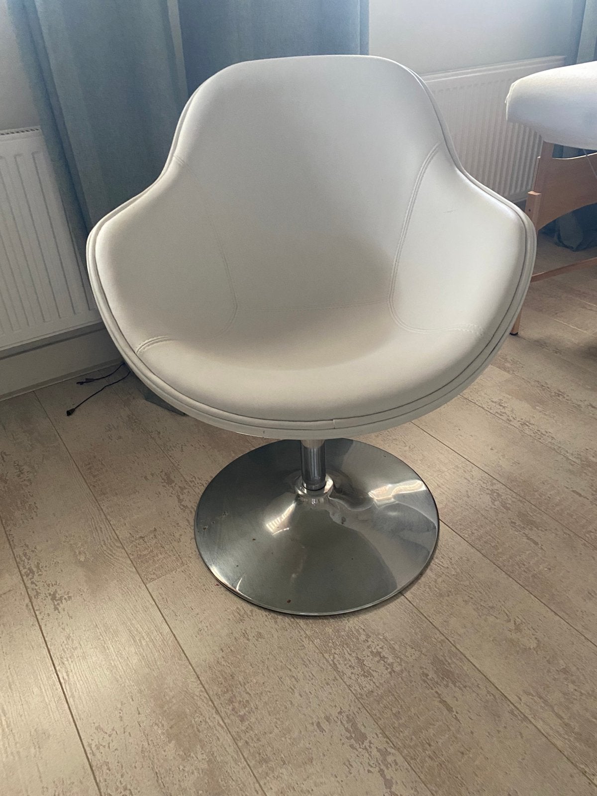 Witte draai Stoel voor massage praktijk, Sport en Fitness, Massageproducten, Ophalen, Gebruikt