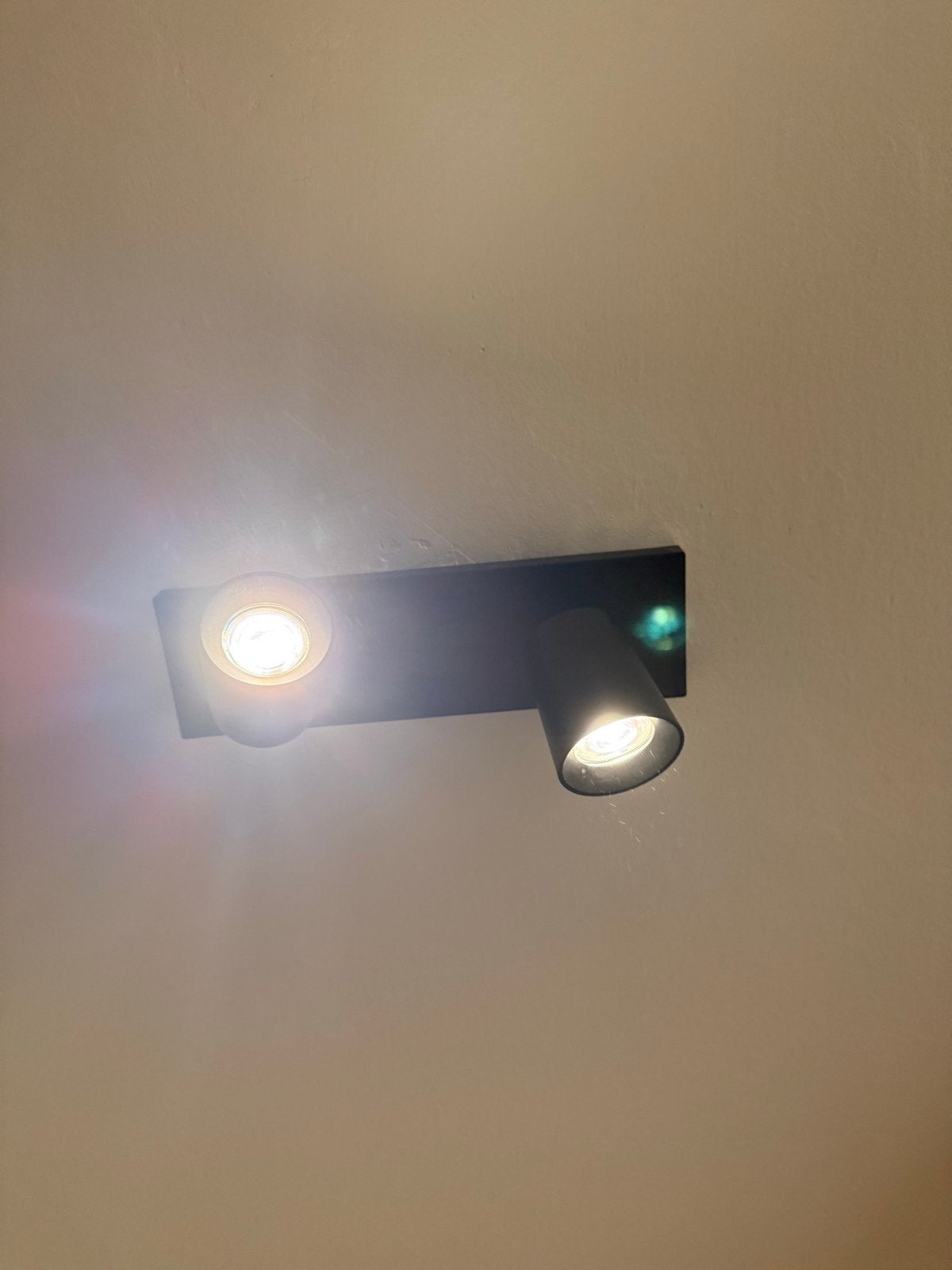 Moderne zwarte opbouwspot met twee verstelbare LED-spots, Ophalen, Gebruikt, Opbouwspot, LED